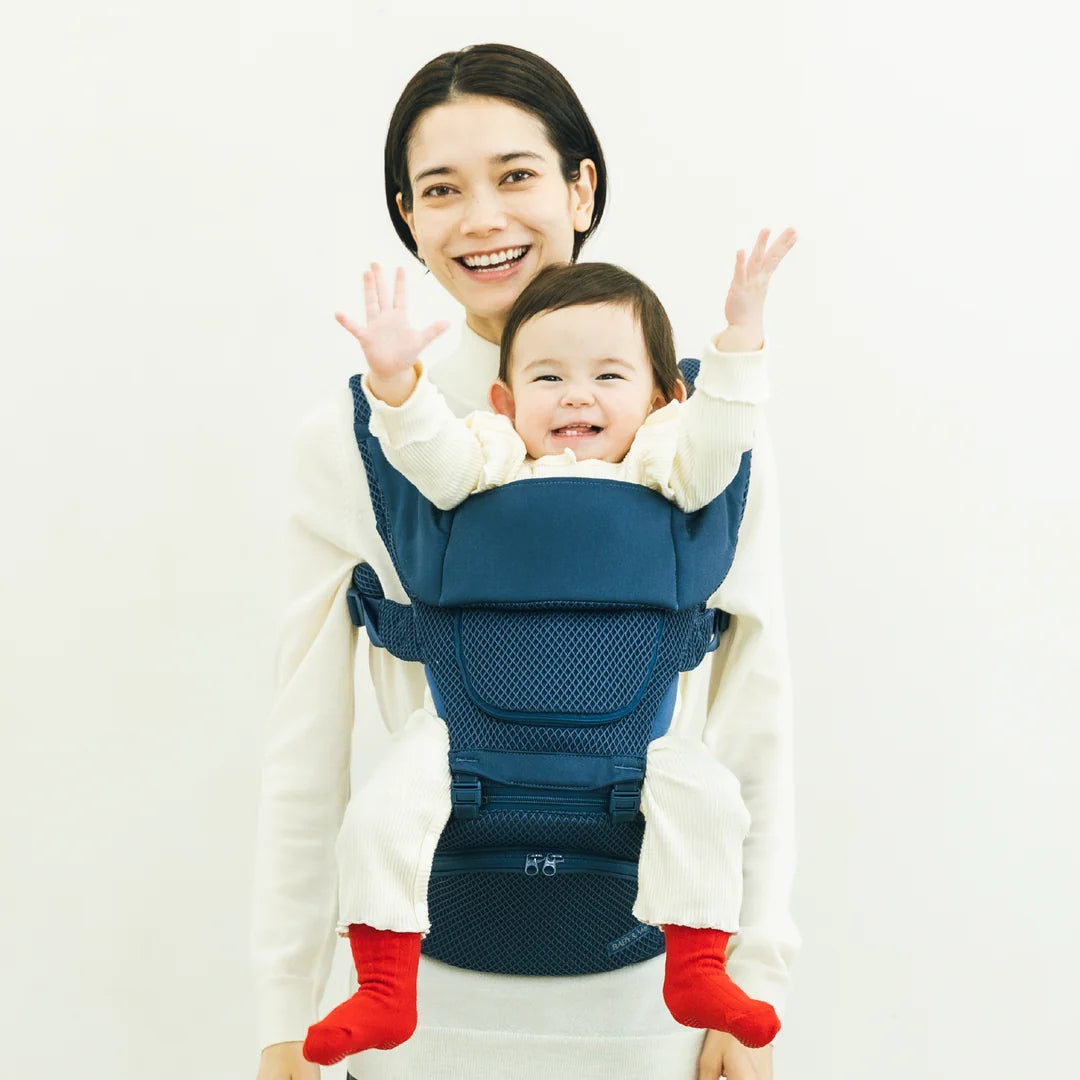 BABY&Me Berenで赤ちゃんを抱っこする親子